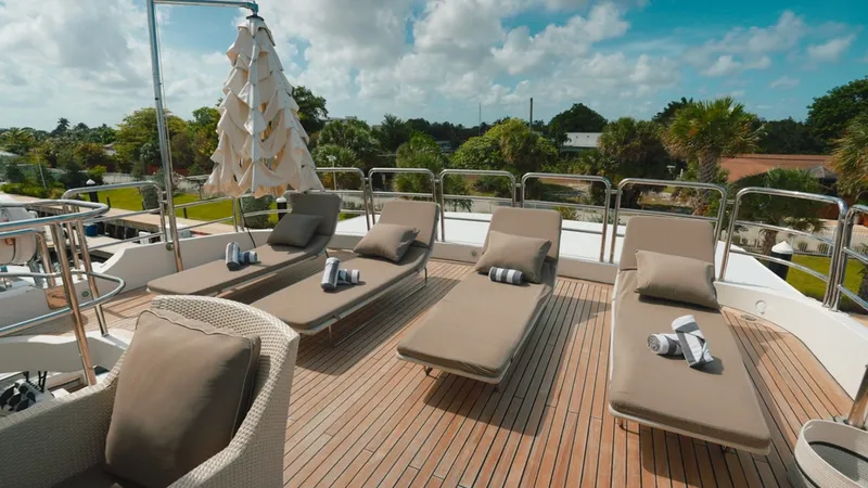 Slide: The Image of Benetti 121 Classic 2008 - 6250001