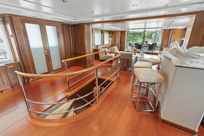 Slide: The Image of Benetti 121 Classic 2008 - 6250011