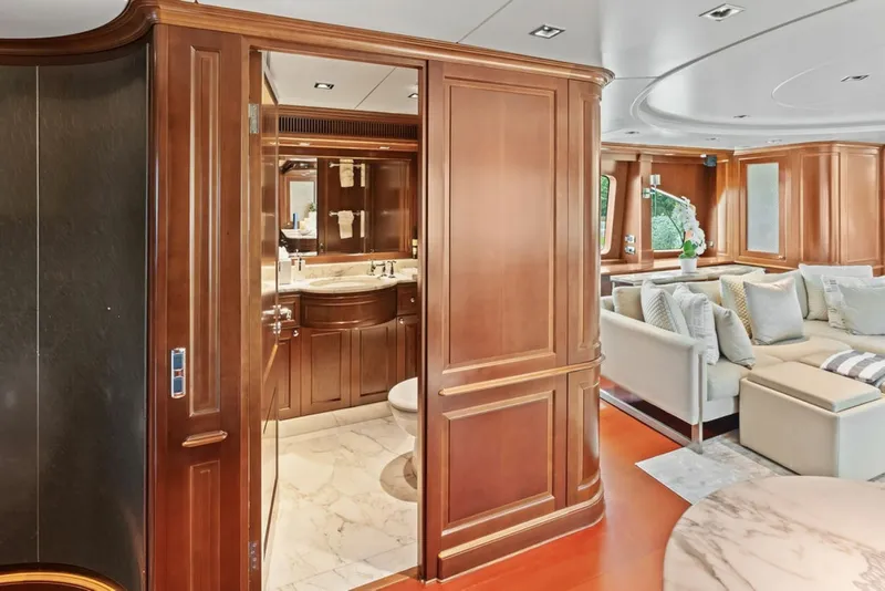 Slide: The Image of Benetti 121 Classic 2008 - 6250016