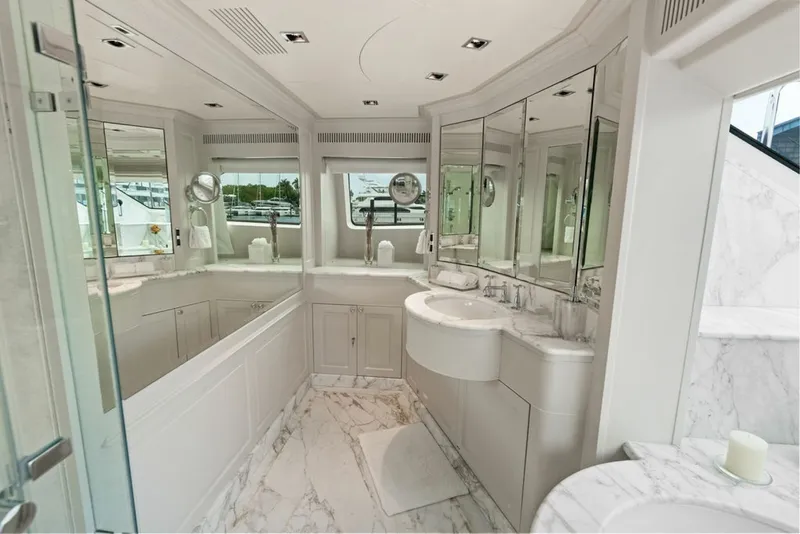 Slide: The Image of Benetti 121 Classic 2008 - 6250030