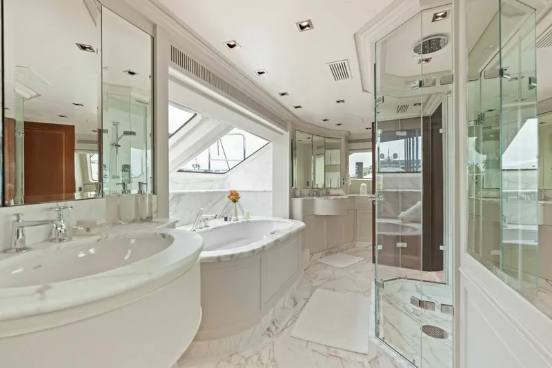Slide: The Image of Benetti 121 Classic 2008 - 6250031