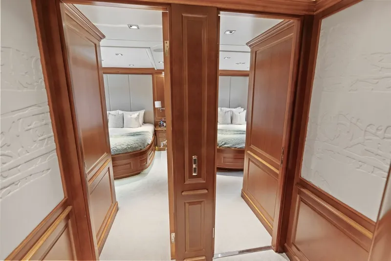 Slide: The Image of Benetti 121 Classic 2008 - 6250035