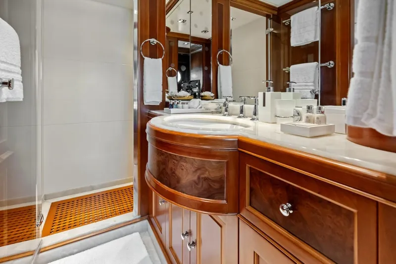 Slide: The Image of Benetti 121 Classic 2008 - 6250048