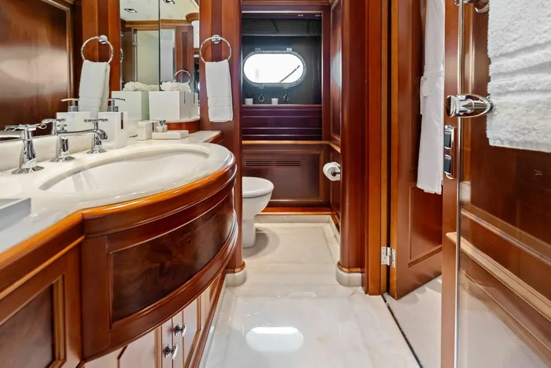 Slide: The Image of Benetti 121 Classic 2008 - 6250050