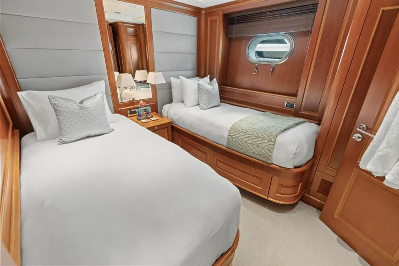 Slide: The Image of Benetti 121 Classic 2008 - 6250051
