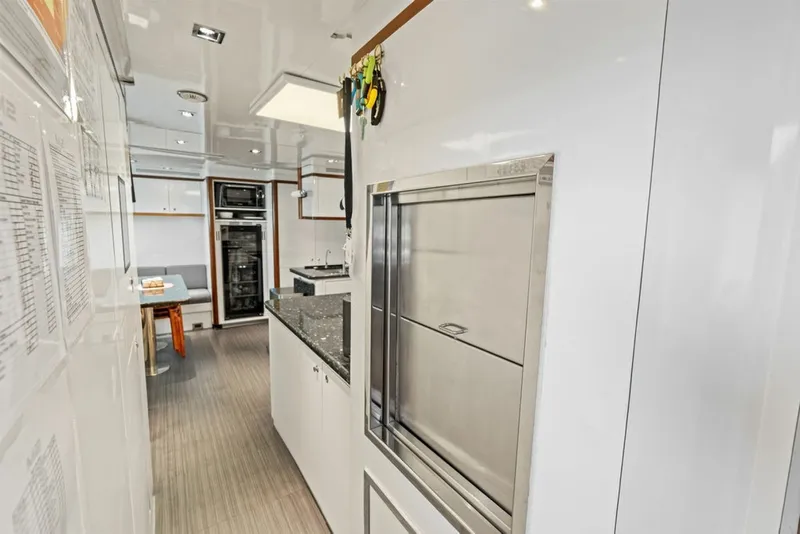 Slide: The Image of Benetti 121 Classic 2008 - 6250054