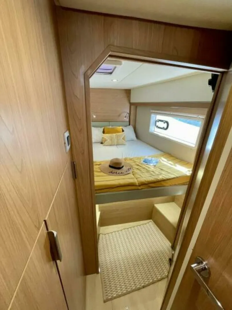 Slide: The Image of Bali 4.2 Stbd Fwd Cabin - 6249874