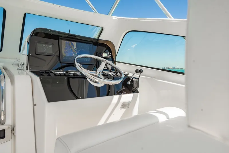 Slide: The Image of Luhrs 320 Open 2004 - 6251372