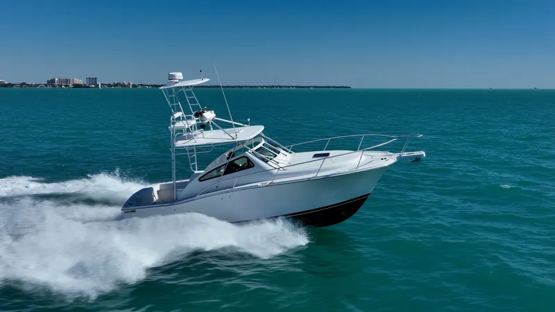 Slide: The Image of Luhrs 320 Open 2004 - 6251354