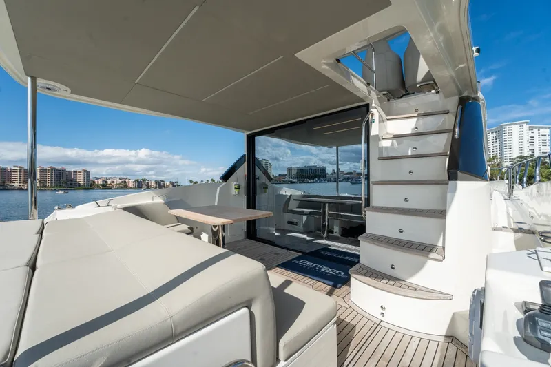 Slide: The Image of Absolute 50 Fly 2020 - 6252976
