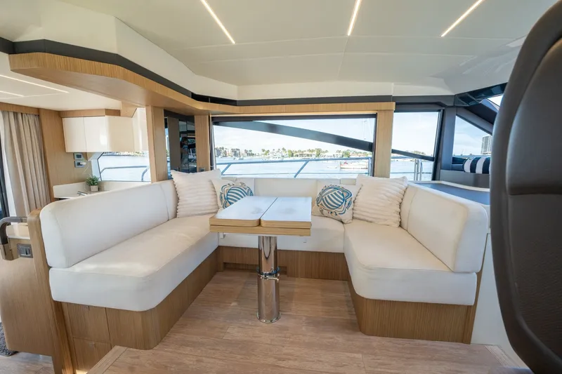 Slide: The Image of Absolute 50 Fly 2020 - 6252993