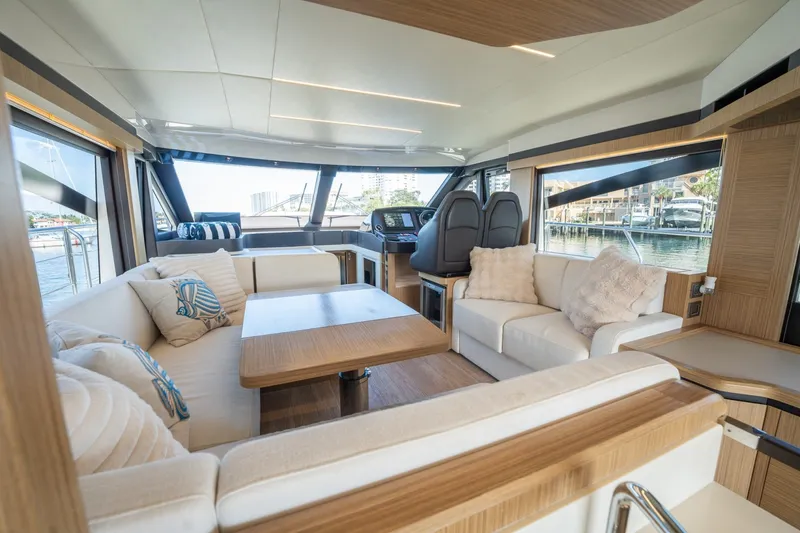 Slide: The Image of Absolute 50 Fly 2020 - 6252995