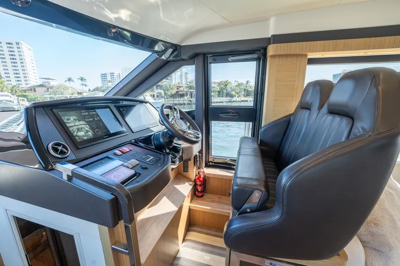 Slide: The Image of Absolute 50 Fly 2020 - 6252996