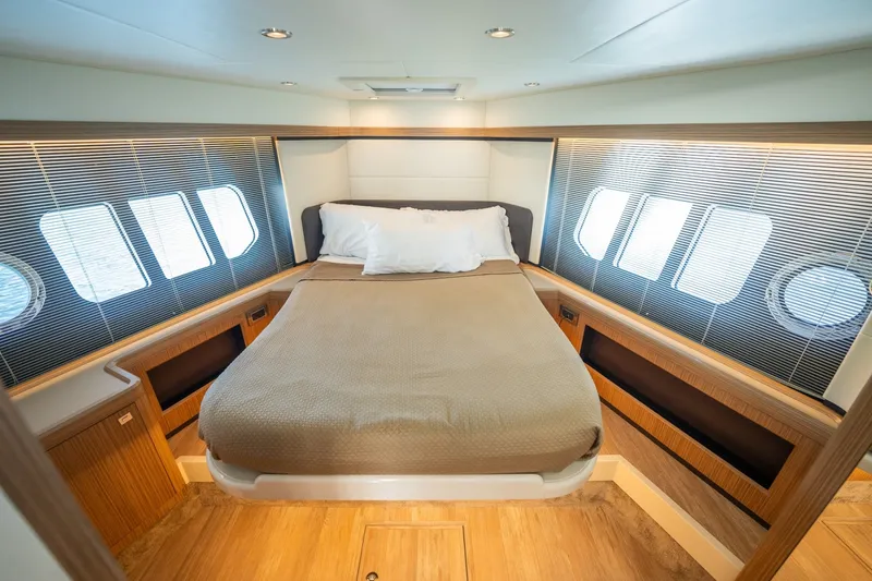 Slide: The Image of Absolute 50 Fly 2020 - 6253000