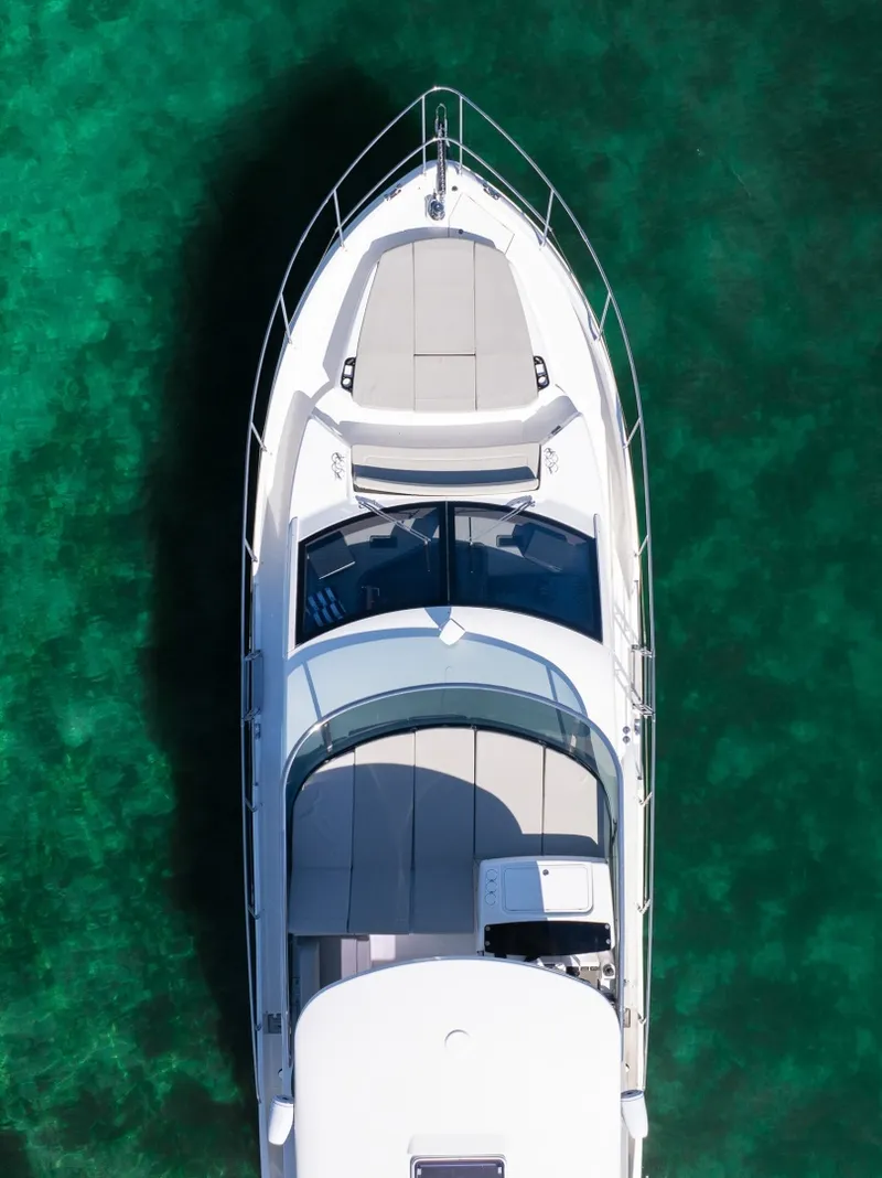 Slide: The Image of Absolute 50 Fly 2020 - 6252964