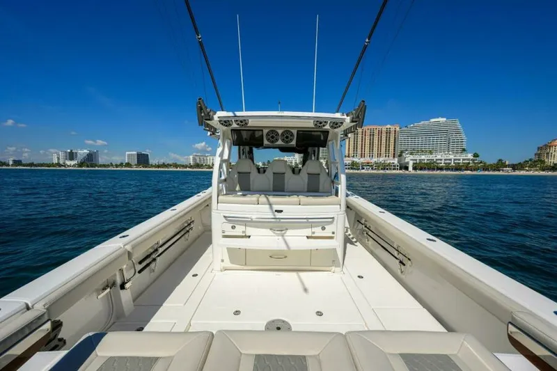 Slide: The Image of Solace 41 Deck 2021 Solace 41 Center Console - 7655759