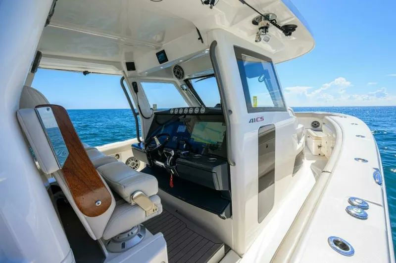 Slide: The Image of Solace 41 Helm 2021 Solace 41 Center Console - 7655769