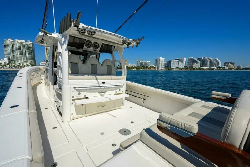 Slide: The Image of Solace 41 Deck 2021 Solace 41 Center Console - 7655758