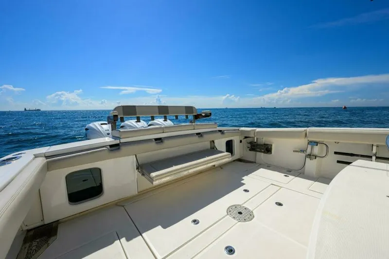 Slide: The Image of Solace 41 Deck 2021 Solace 41 Center Console - 7655761