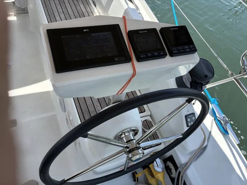 Slide: The Image of Beneteau Oceanis 30.1 2024 - 6256573