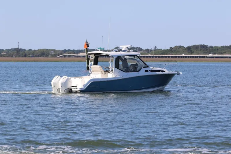 Slide: The Image of Boston Whaler 325 Conquest 2021 - 6256825