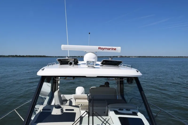 Slide: The Image of Boston Whaler 32 - SIP N SEA - Bow 2021 Boston Whaler 325 Conquest - SIP N SEA - 7655804