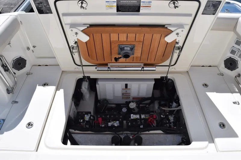 Slide: The Image of Boston Whaler 32 -SIP N SEA - Seakeeper - 7655806