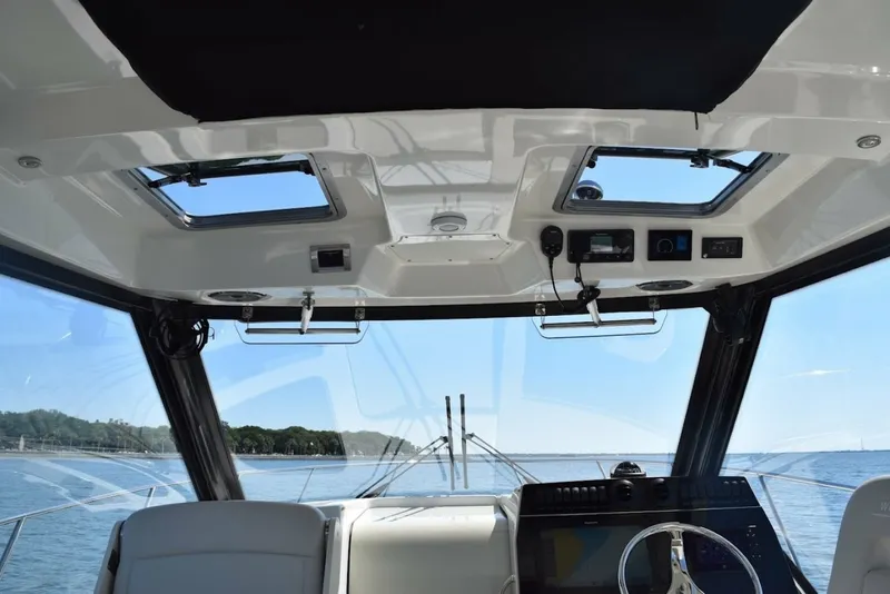 Slide: The Image of Boston Whaler 32 - SIP N SEA - Helm 2021 Boston Whaler 325 Conquest - SIP N SEA - 7655802