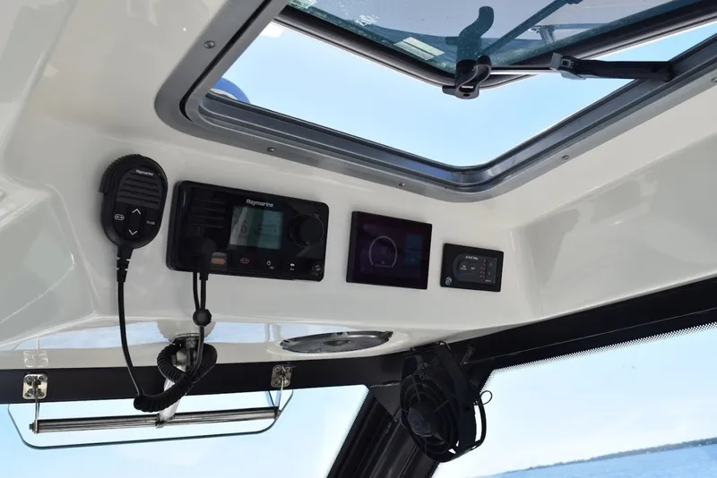 Slide: The Image of Boston Whaler 32 - SIP N SEA - Helm 2021 Boston Whaler 325 Conquest - SIP N SEA - 7655801