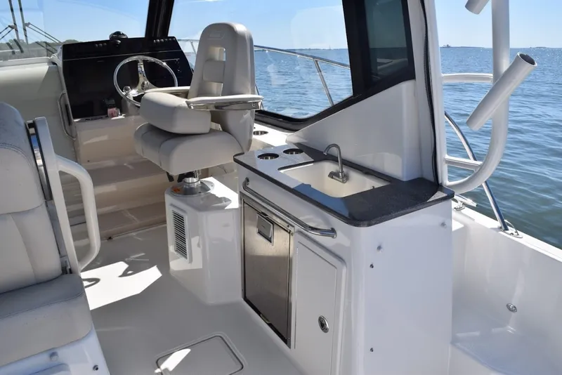 Slide: The Image of Boston Whaler 32 - SIP N SEA - Cockpit 2021 Boston Whaler 325 Conquest - SIP N SEA - 7655798
