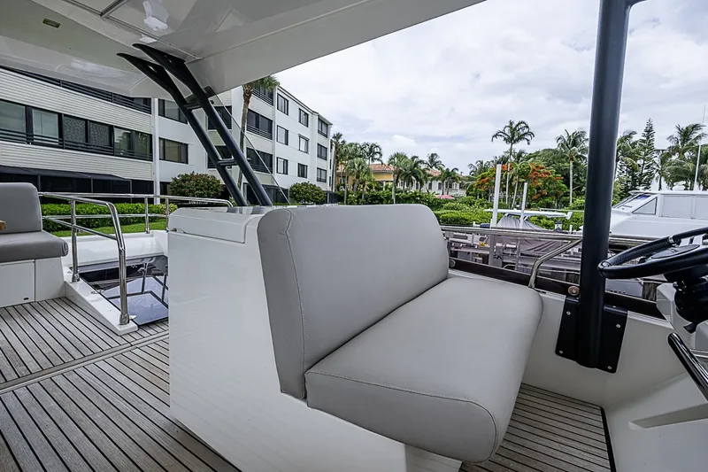 Slide: The Image of Prestige 520 2021 - 6256959