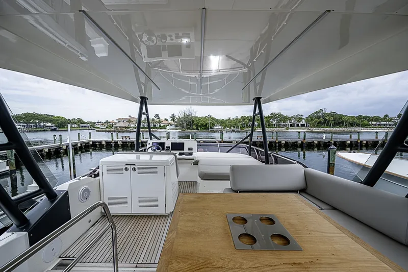 Slide: The Image of Prestige 520 2021 - 6256955