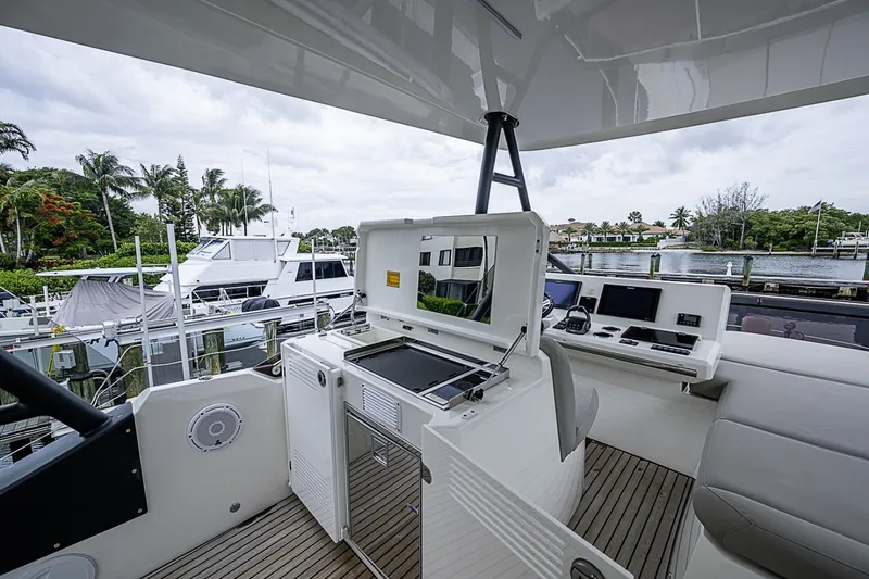 Slide: The Image of Prestige 520 2021 - 6256961