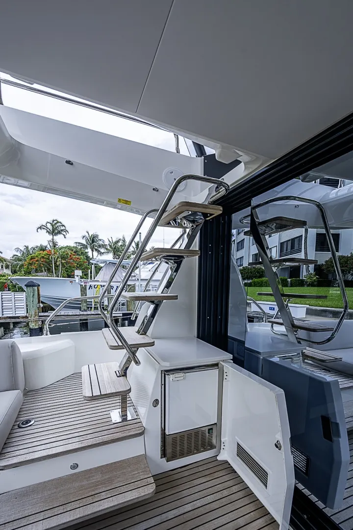 Slide: The Image of Prestige 520 2021 - 6256951