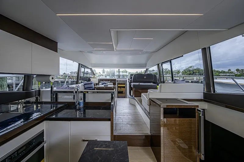 Slide: The Image of Prestige 520 2021 - 6256971