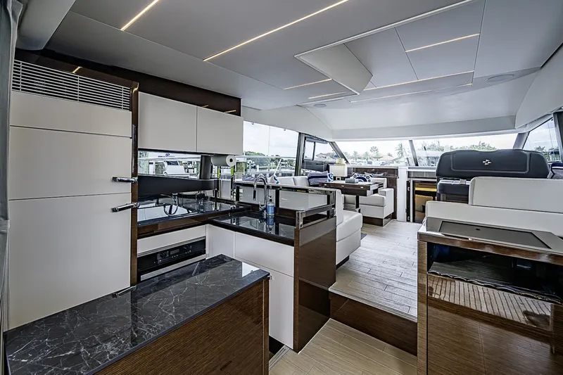 Slide: The Image of Prestige 520 2021 - 6256972