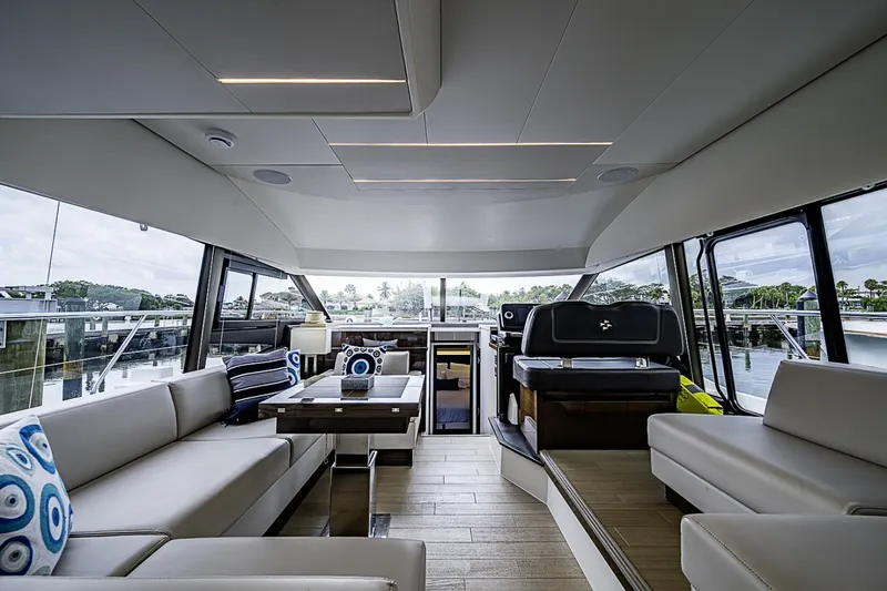 Slide: The Image of Prestige 520 2021 - 6256974
