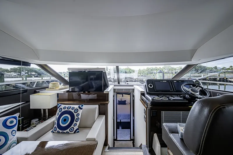 Slide: The Image of Prestige 520 2021 - 6256975