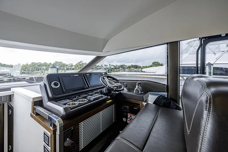 Slide: The Image of Prestige 520 2021 - 6256976