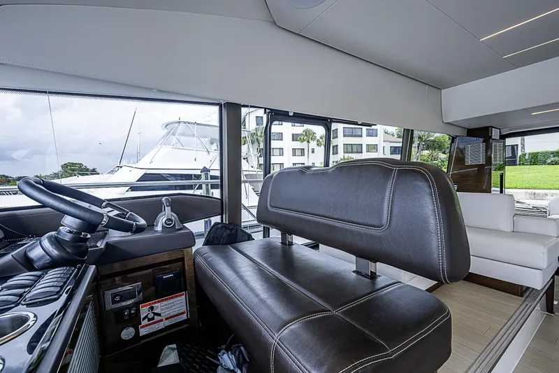 Slide: The Image of Prestige 520 2021 - 6256977