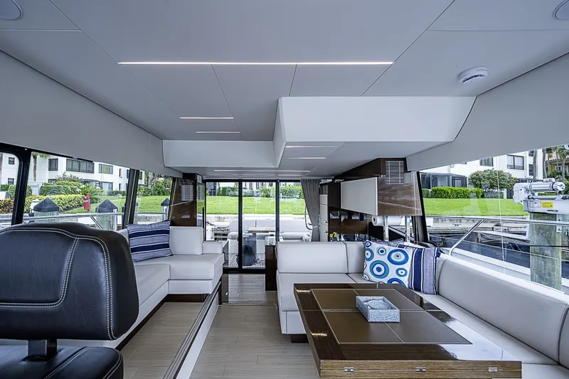 Slide: The Image of Prestige 520 2021 - 6256979