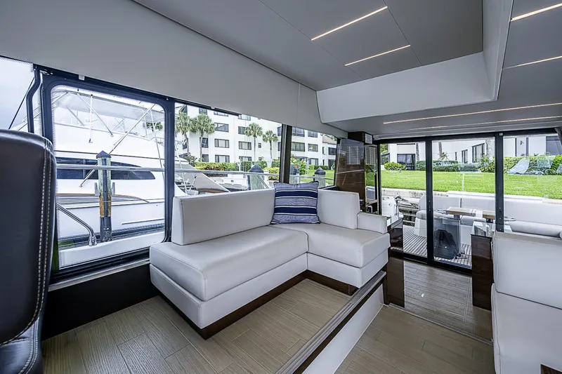 Slide: The Image of Prestige 520 2021 - 6256981
