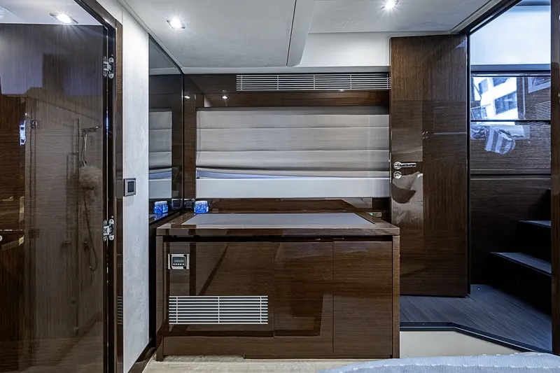 Slide: The Image of Prestige 520 2021 - 6256970