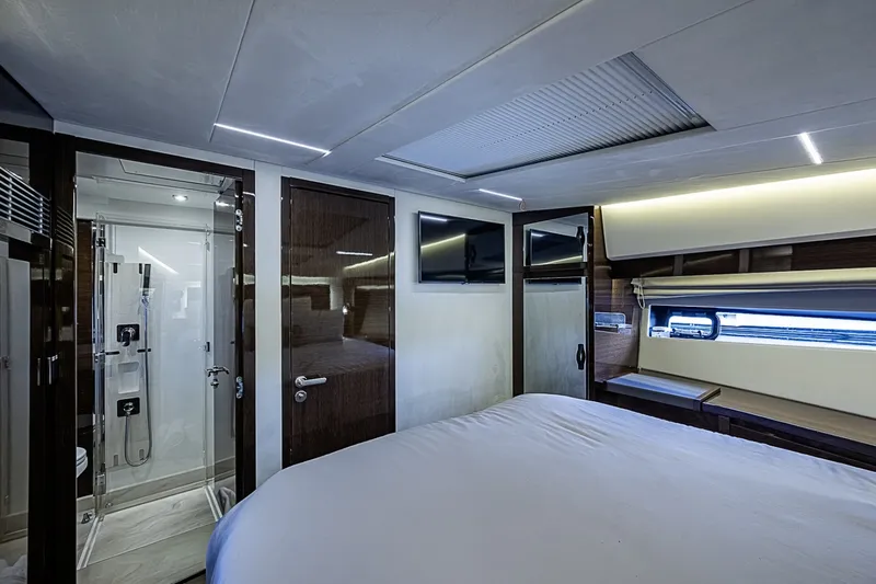 Slide: The Image of Prestige 520 2021 - 6256965