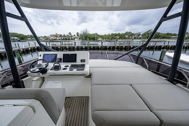 Slide: The Image of Prestige 520 2021 - 6256957