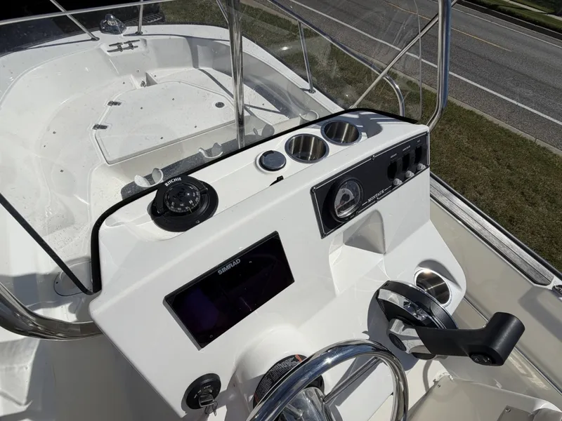 Slide: The Image of Boston Whaler 150 Montauk 2023 - 6257147