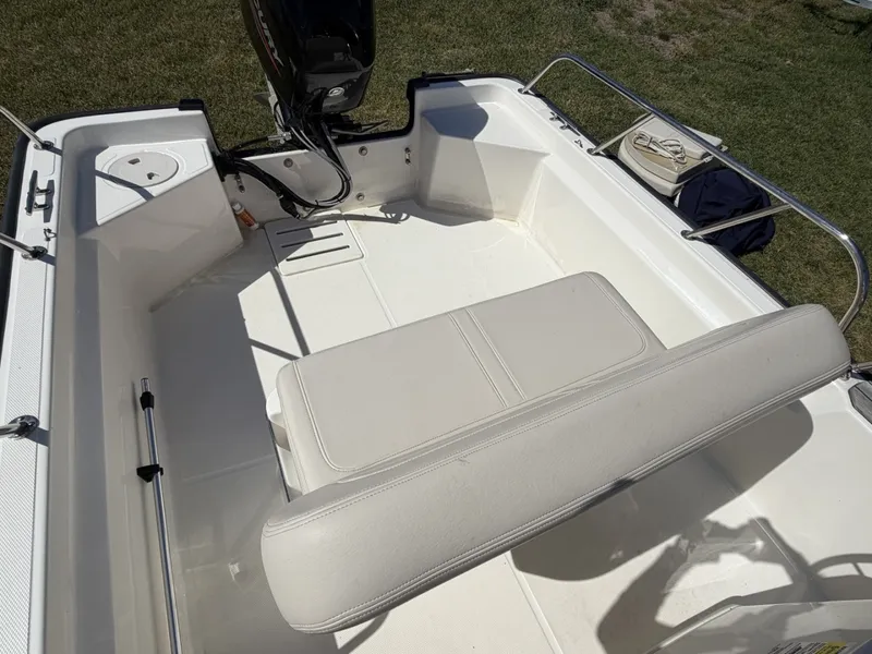 Slide: The Image of Boston Whaler 150 Montauk 2023 - 6257145