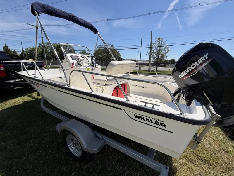 Slide: The Image of Boston Whaler 150 Montauk 2023 - 6257153