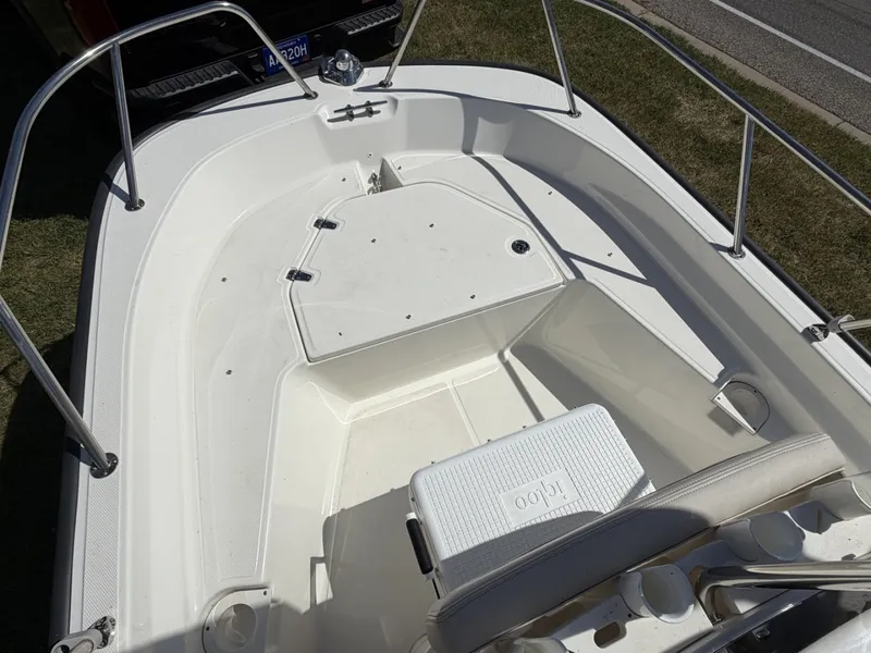 Slide: The Image of Boston Whaler 150 Montauk 2023 - 6257141