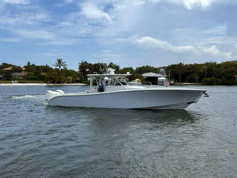 The Image of Yellowfin 42 Offshore 2014 - undefined